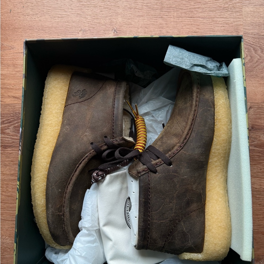 Kith Ronnie Fieg Clarks Men's Brown Suede Chukka Boots